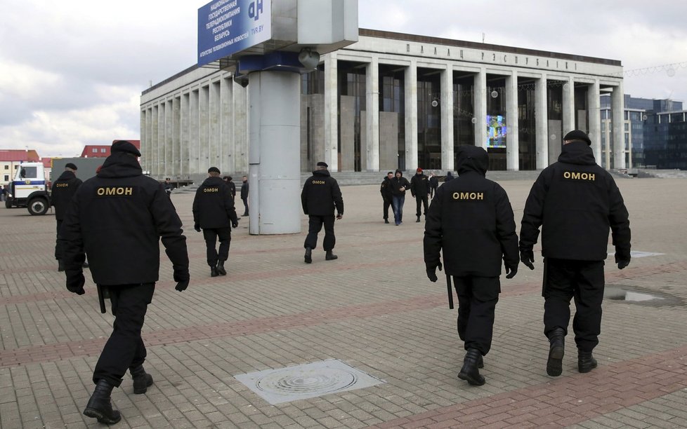 V Moskvě začala protivládní demonstrace, Navalnyj byl zatčen.