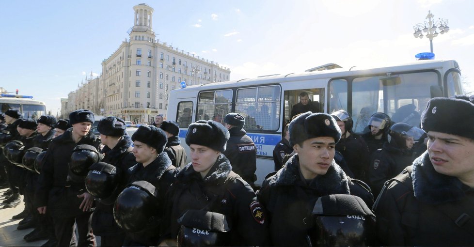 V Moskvě začala protivládní demonstrace, Navalnyj byl zatčen.