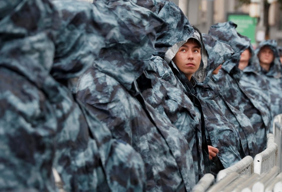 Policie zatkla přes 300 účastníků opoziční demonstrace v Moskvě (3. 8. 2019)