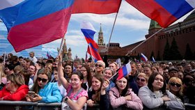 Většina Rusů včetně mladých souzní s postoji Kremlu (2023).