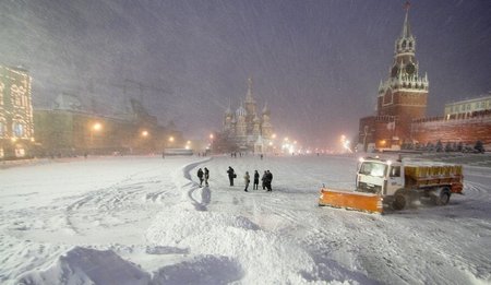 Moskva zapadla sněhem.