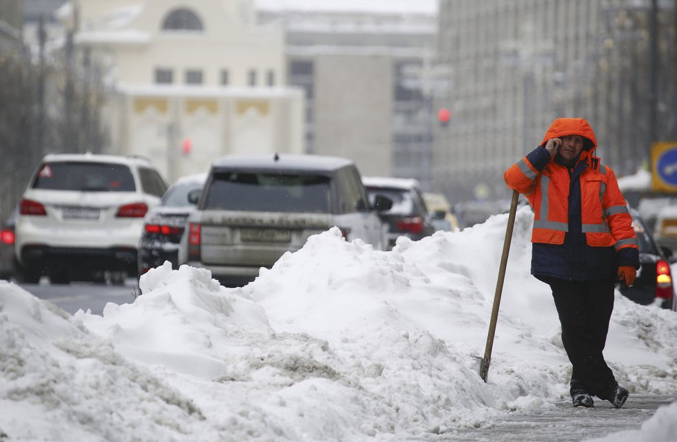 Ruská metropole se od rána topí ve sněhu, podle meteorologů dnes Moskvu ochromila největší kalamita za posledních 70 let. (ilustrační foto)