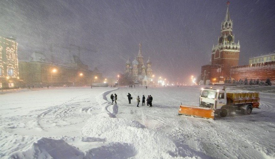 Ruská metropole se od rána topí ve sněhu, podle meteorologů dnes Moskvu ochromila největší kalamita za posledních 70 let. (ilustrační foto)