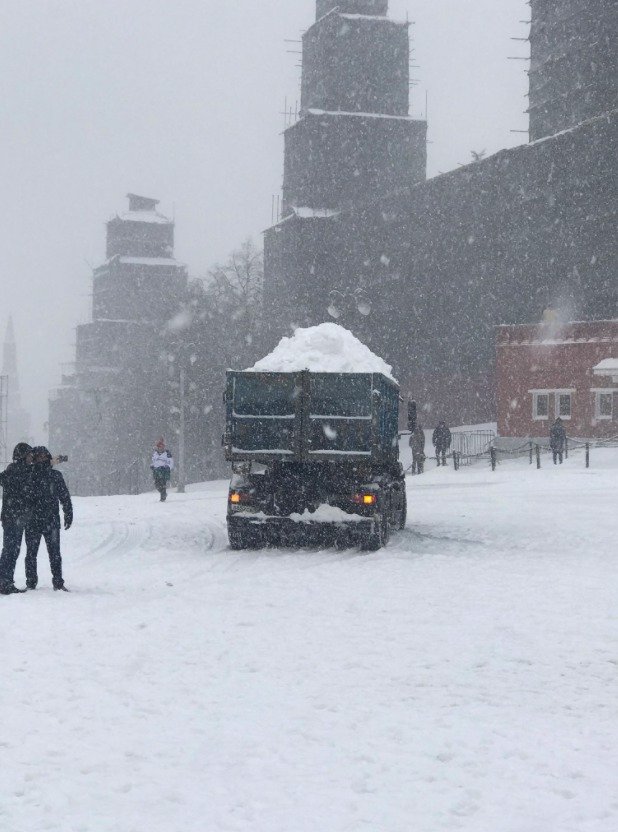 Ruská metropole se od rána topí ve sněhu, podle meteorologů dnes Moskvu ochromila největší kalamita za posledních 70 let. (ilustrační foto)