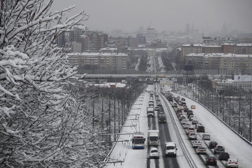 Ruská metropole se od rána topí ve sněhu, podle meteorologů dnes Moskvu ochromila největší kalamita za posledních 70 let. (ilustrační foto)