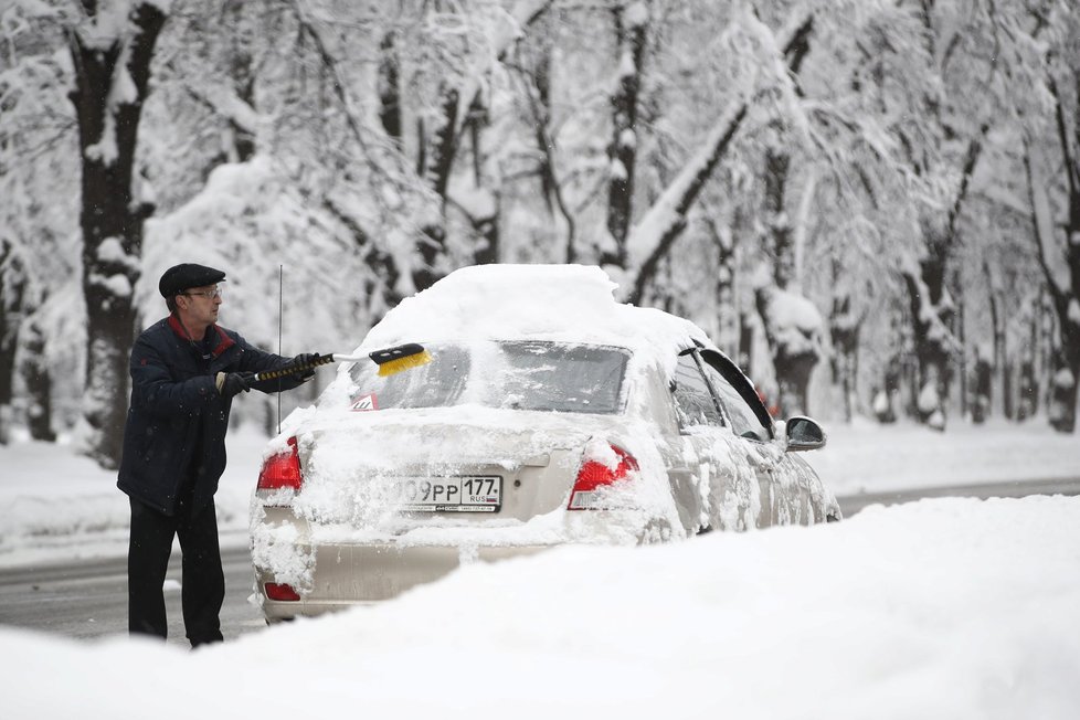 Ruská metropole se od rána topí ve sněhu, podle meteorologů dnes Moskvu ochromila největší kalamita za posledních 70 let. (ilustrační foto)