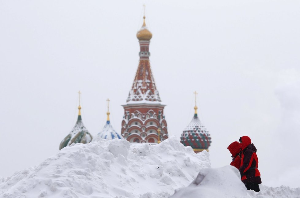 Ruská metropole se od rána topí ve sněhu, podle meteorologů dnes Moskvu ochromila největší kalamita za posledních 70 let. (ilustrační foto)