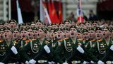 Putin na oslavách konce války zdůraznil ruské zájmy. Přehlídka v Moskvě byla bez roušek