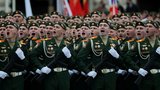 Putin na oslavách konce války zdůraznil ruské zájmy. Přehlídka v Moskvě byla bez roušek