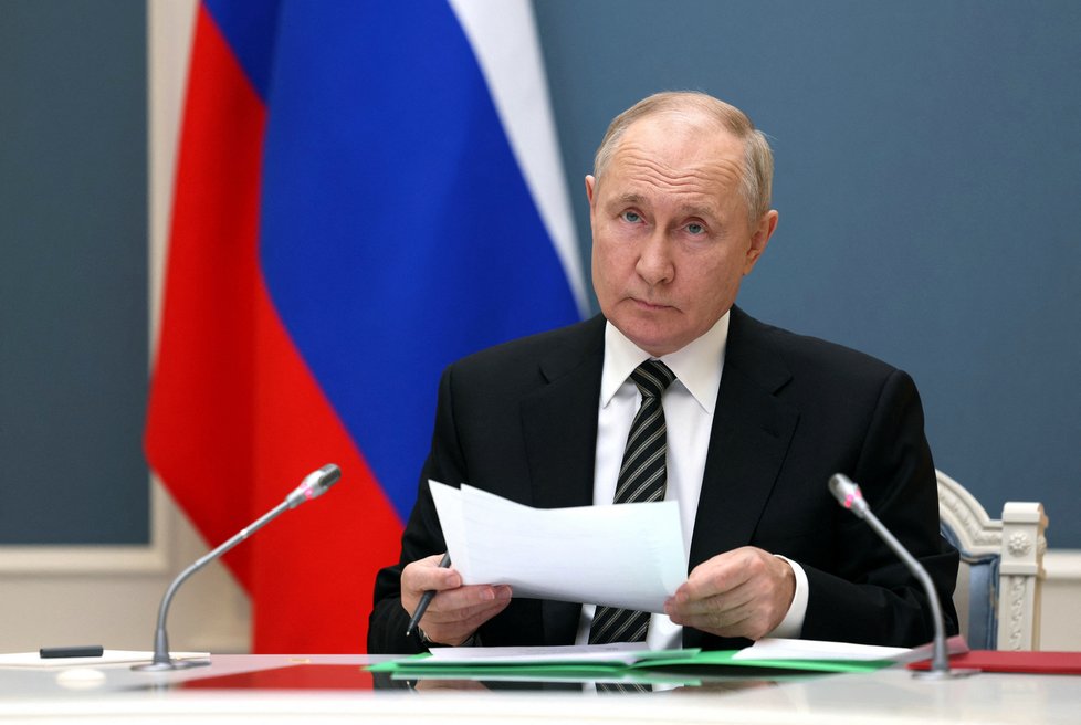 Ruský prezident Putin kontroluje cvičení k testování jaderného úderu prostřednictvím videospojení z Moskvy (25. 10. 2023).