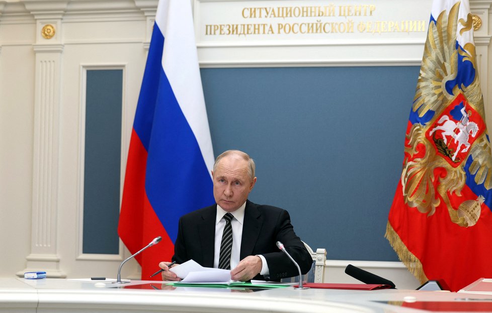 Ruský prezident Putin kontroluje cvičení k testování jaderného úderu prostřednictvím videospojení z Moskvy (25. 10. 2023).