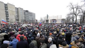 Příznivci opozičníka Navalného protestovali proti prezidentovi Putinovi ve velkých ruských městech.