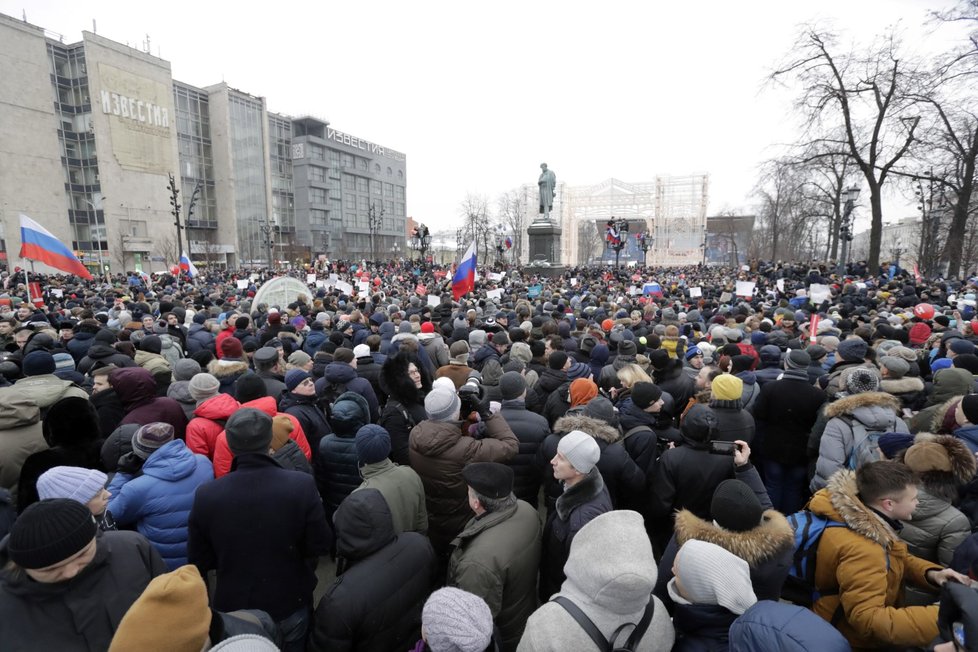 Příznivci opozičníka Navalného protestovali proti prezidentovi Putinovi ve velkých ruských městech. (2018)