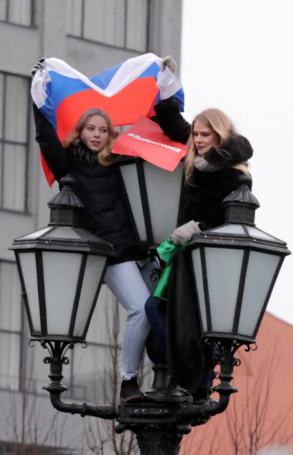 Příznivci opozičníka Navalného protestovali proti prezidentovi Putinovi ve velkých ruských městech. (2018)