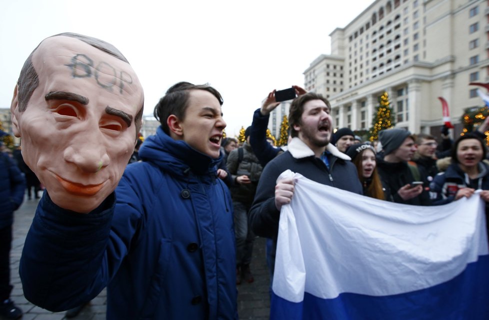 Příznivci opozičníka Navalného protestovali proti prezidentovi Putinovi ve velkých ruských městech.