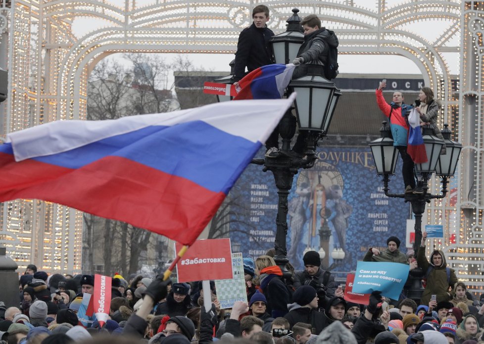 Příznivci opozičníka Navalného protestovali proti prezidentovi Putinovi ve velkých ruských městech. (2018)