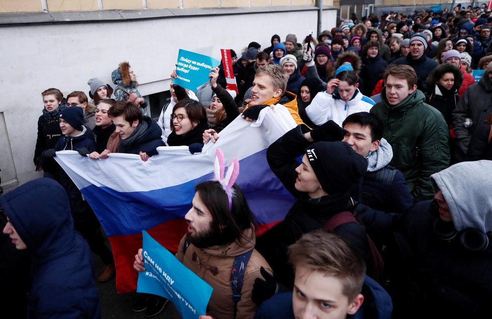 Příznivci opozičníka Navalného protestovali proti prezidentovi Putinovi ve velkých ruských městech.