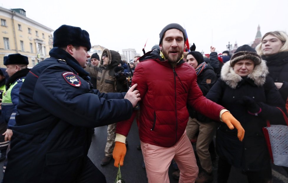 Příznivci opozičníka Navalného protestovali proti prezidentovi Putinovi ve velkých ruských městech.