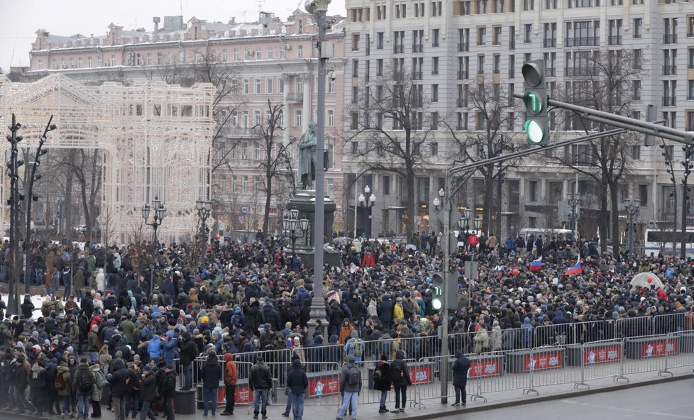 Příznivci opozičníka Navalného protestovali proti prezidentovi Putinovi ve velkých ruských městech.