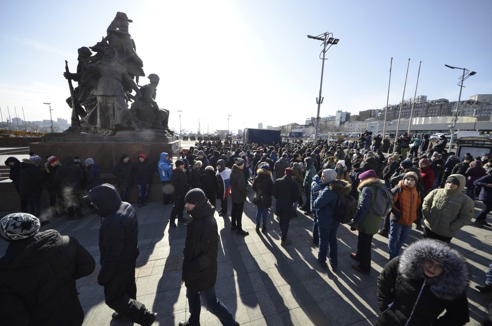 Příznivci opozičníka Navalného protestovali proti prezidentovi Putinovi ve velkých ruských městech.