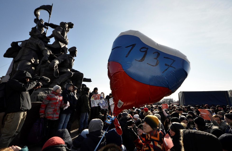 Příznivci opozičníka Navalného protestovali proti prezidentovi Putinovi ve velkých ruských městech.