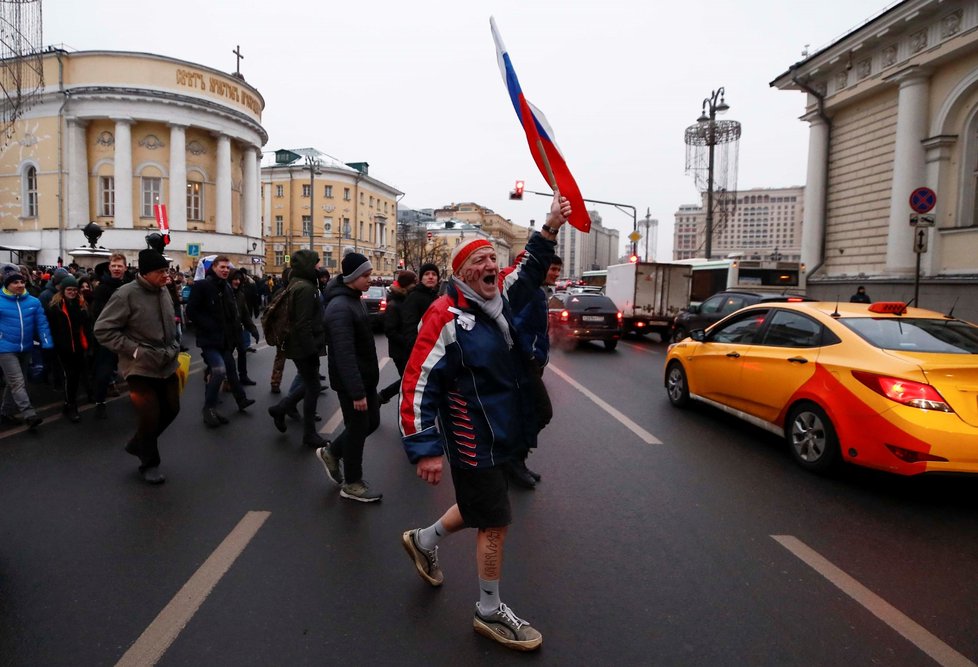 Příznivci opozičníka Navalného protestovali proti prezidentovi Putinovi ve velkých ruských městech.