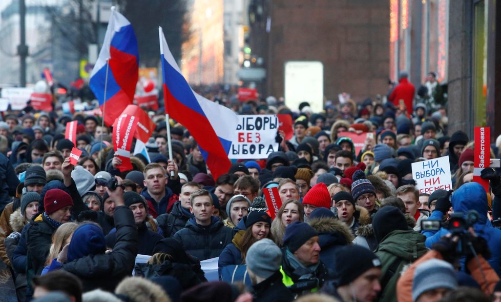 Příznivci opozičníka Navalného protestovali proti prezidentovi Putinovi ve velkých ruských městech.