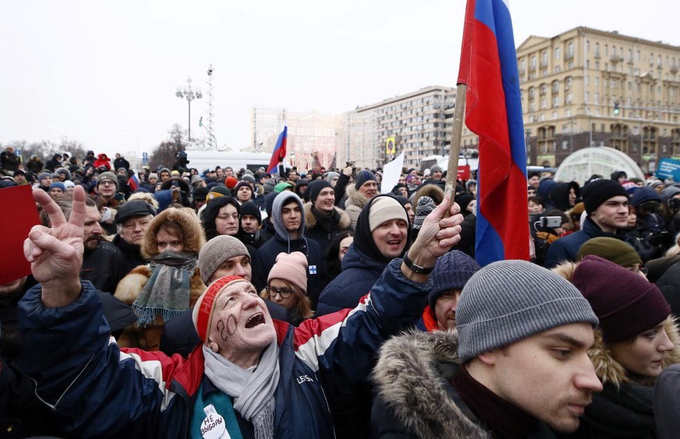 Příznivci opozičníka Navalného protestovali proti prezidentovi Putinovi ve velkých ruských městech.