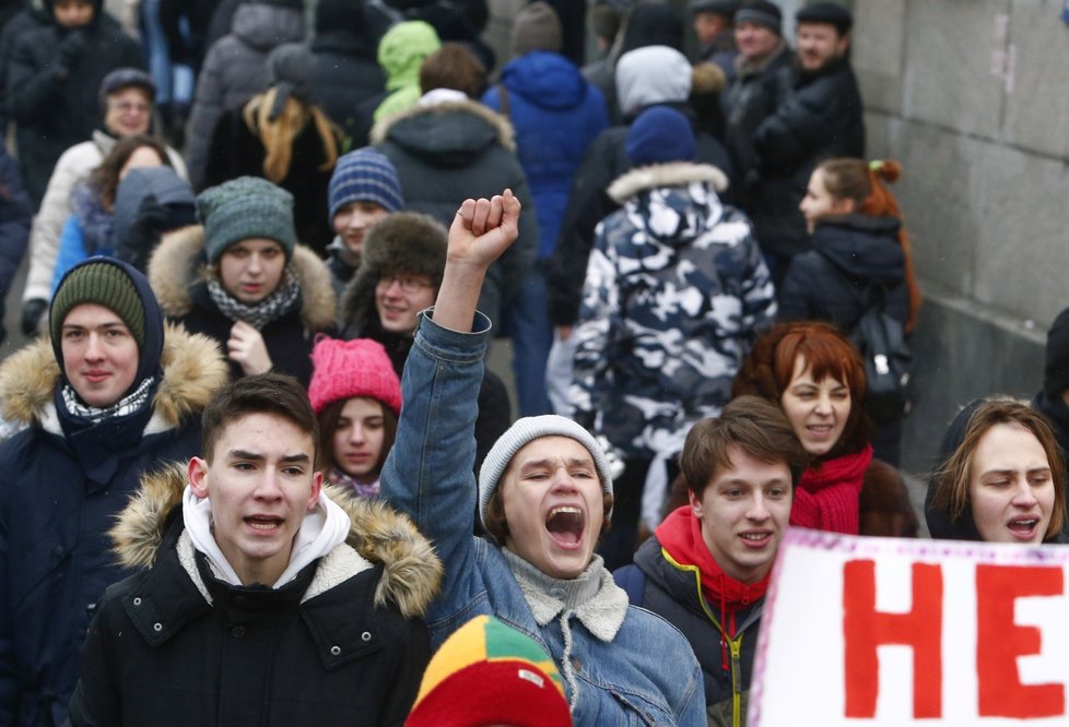 Příznivci opozičníka Navalného protestovali proti prezidentovi Putinovi ve velkých ruských městech.