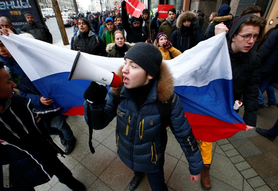 Příznivci opozičníka Navalného protestovali proti prezidentovi Putinovi ve velkých ruských městech.