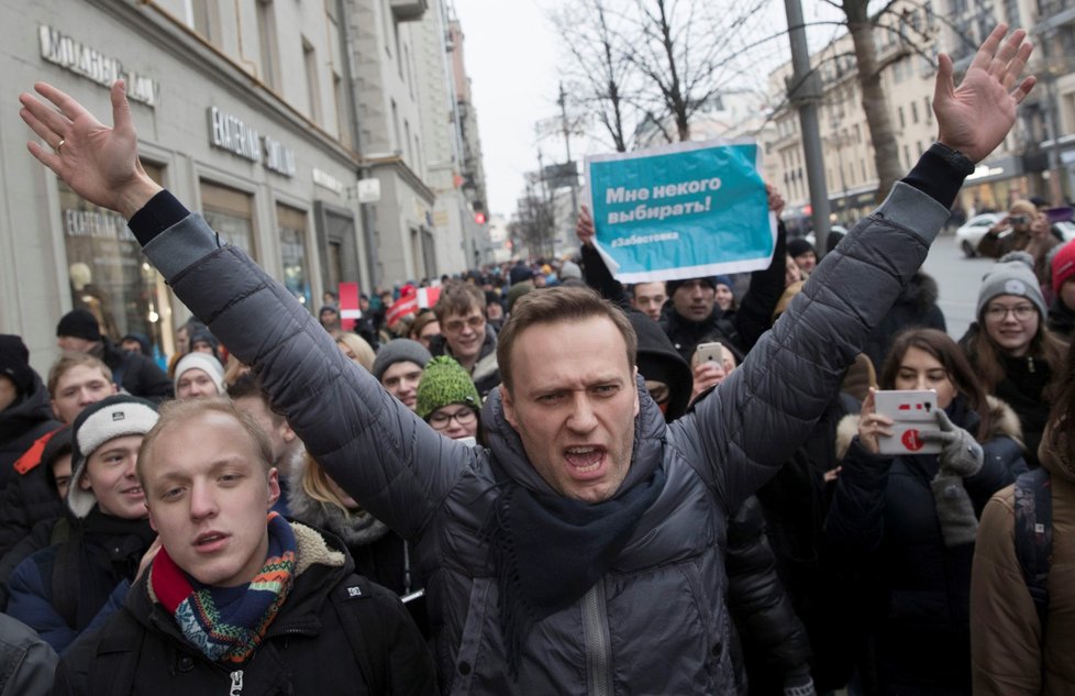 Příznivci opozičníka Navalného protestovali proti prezidentovi Putinovi ve velkých ruských městech.