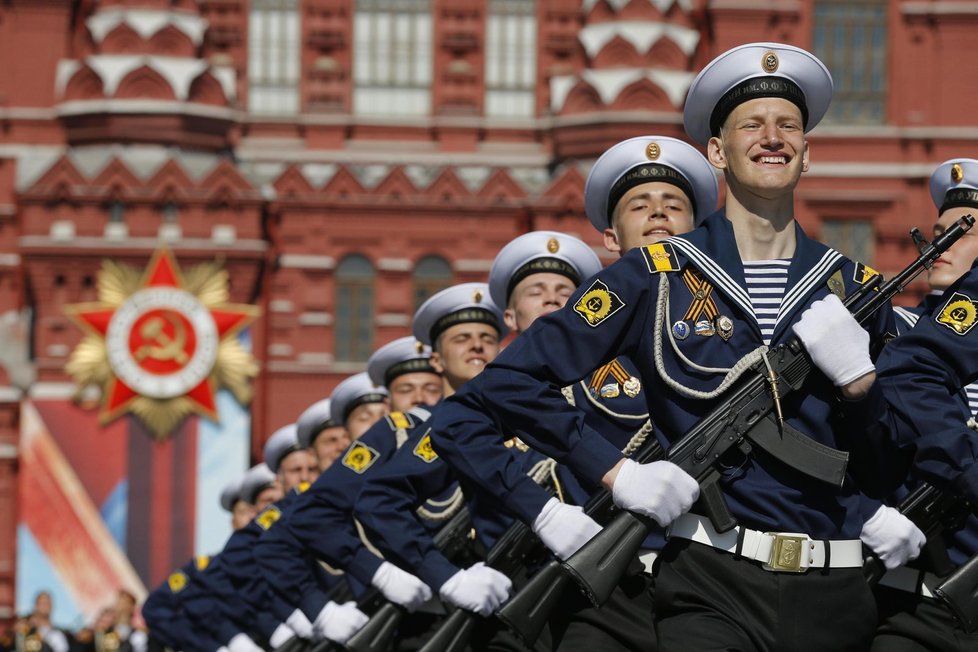 Rusko slavilo vítězství nad fašismem: Putin varoval před dvojitými standardy