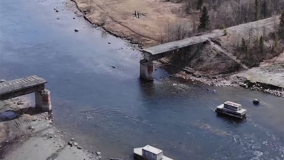 Zloději v Rusku rozebrali 56 tun vážící a 23 metrů dlouhý most. Kvůli železu