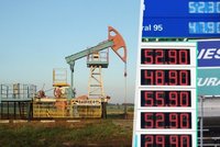 Rusové omezují export paliv. Za naftu si výrazně připlatí i čeští řidiči, varuje ekonom