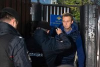 Ani minutu na svobodě: Sotva oponent Kremlu vyšel z vězení, policie ho znovu zadržela
