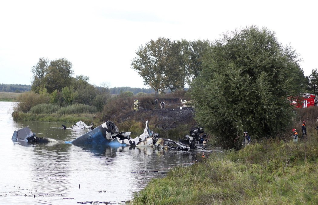 Trosky letadla Jak-42, které se zřítilo v ruské Jaroslavli