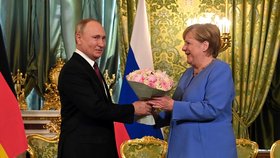 Merkelová si po letech sype popel na hlavu: „Měli jsme na ruskou agresivitu reagovat rychleji“