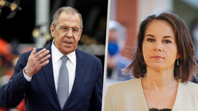 Ruský ministr zahraničí Sergej Lavrov a německá ministryně zahraničí Annalena Baerbocková.