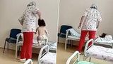 Krutá zdravotní sestra v dětské nemocnici: Holčičku popadla za vlasy a hodila do postele