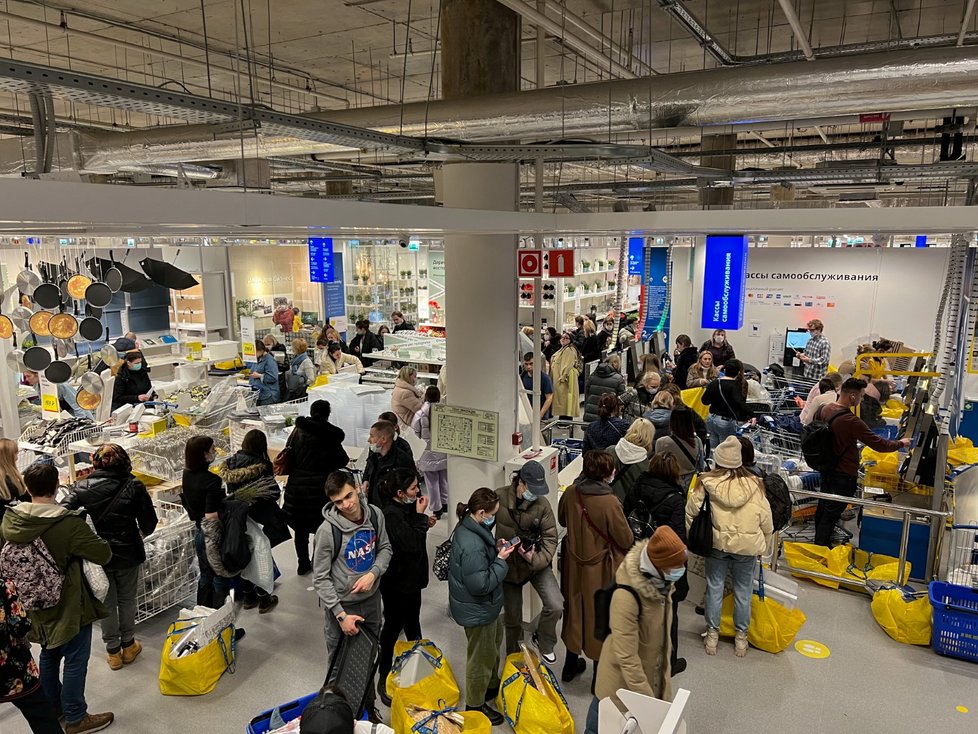 IKEA v Moskvě 3. března. Řetězec v Rusku přerušuje operace.