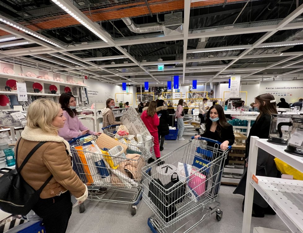 IKEA v Moskvě 3. března. Řetězec v Rusku přerušuje operace.