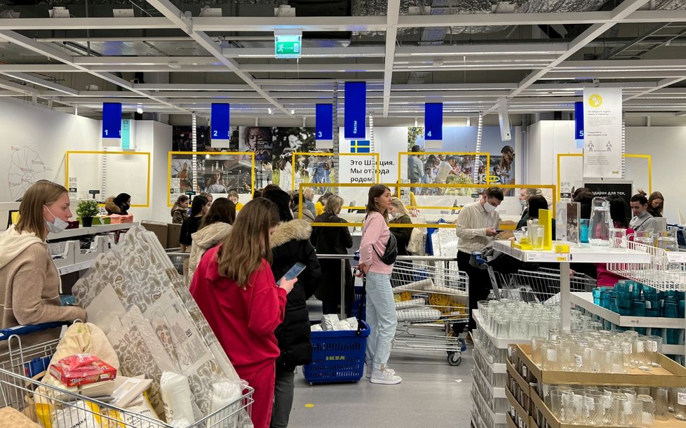 IKEA v Moskvě 3. března. Řetězec v Rusku přerušuje operace.