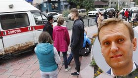 Útok na Navalného spolupracovníky:  Do kanceláře hodili neznámou tekutinu, tři lidi odvezla sanitka