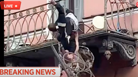 Ruský pár spadl z balkonu.