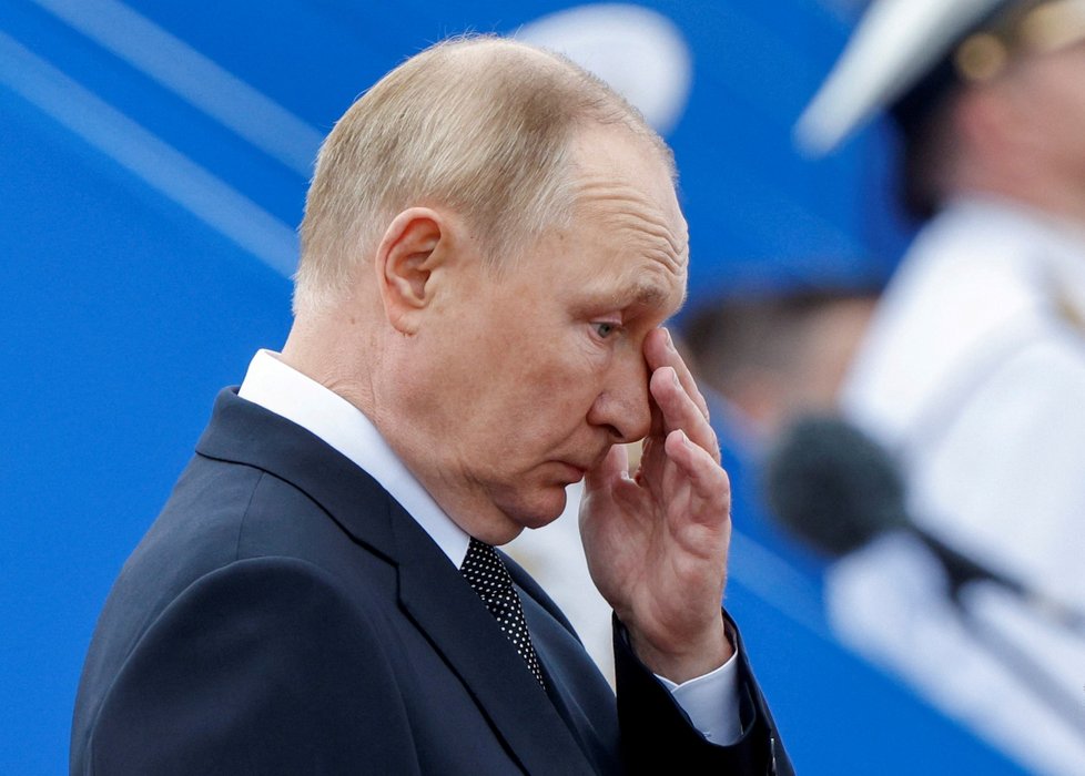 Vladimir Putin na přehlídce námořnictva v Petrohradu