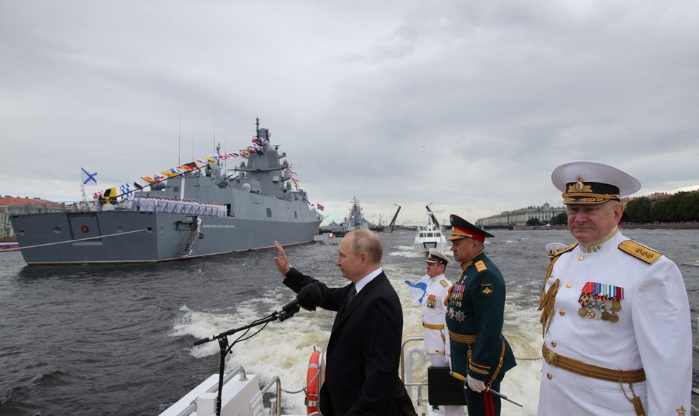 Prezident Putin ohlásil novou námořní doktrínu.