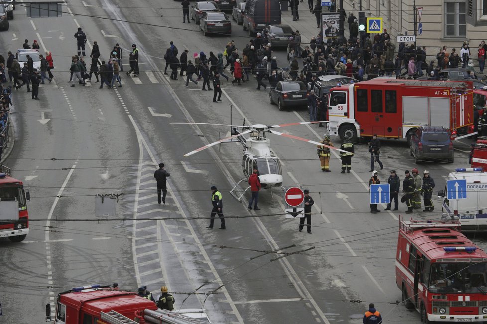 V Petrohradu po výbuchu v metru nastal zmatek a začala kolabovat doprava.