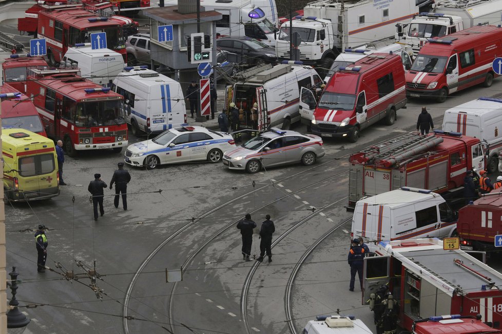 V Petrohradu po výbuchu v metru nastal zmatek a začala kolabovat doprava.