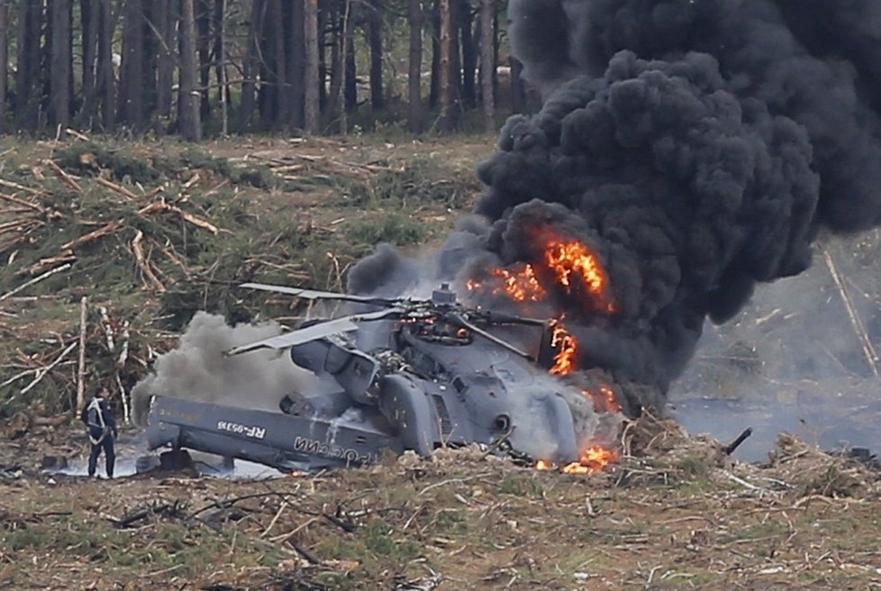 V Rusku se během letecké show zřítil vrtulník, pilot zahynul