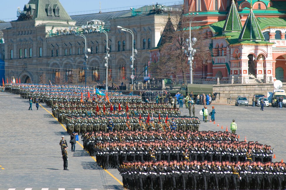 Vladimir Putin dnes  nařídil mimořádnou prověrku bojeschopnosti jednotek Jižního vojenského okruhu.